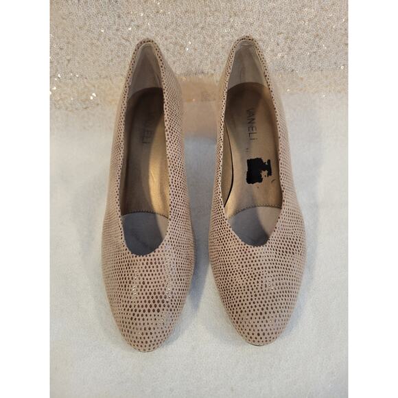 Vaneli 7‎ 1/2 Taupe Classic Embossed Leather Pump 2 inch heel Career Comfort - Picture 1 of 8